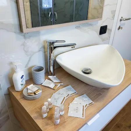Appartamento Privato Con Jacuzzi Legnano Exterior photo