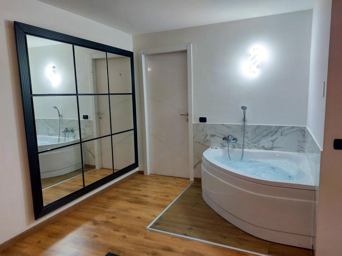 Privato Con Jacuzzi Legnano
